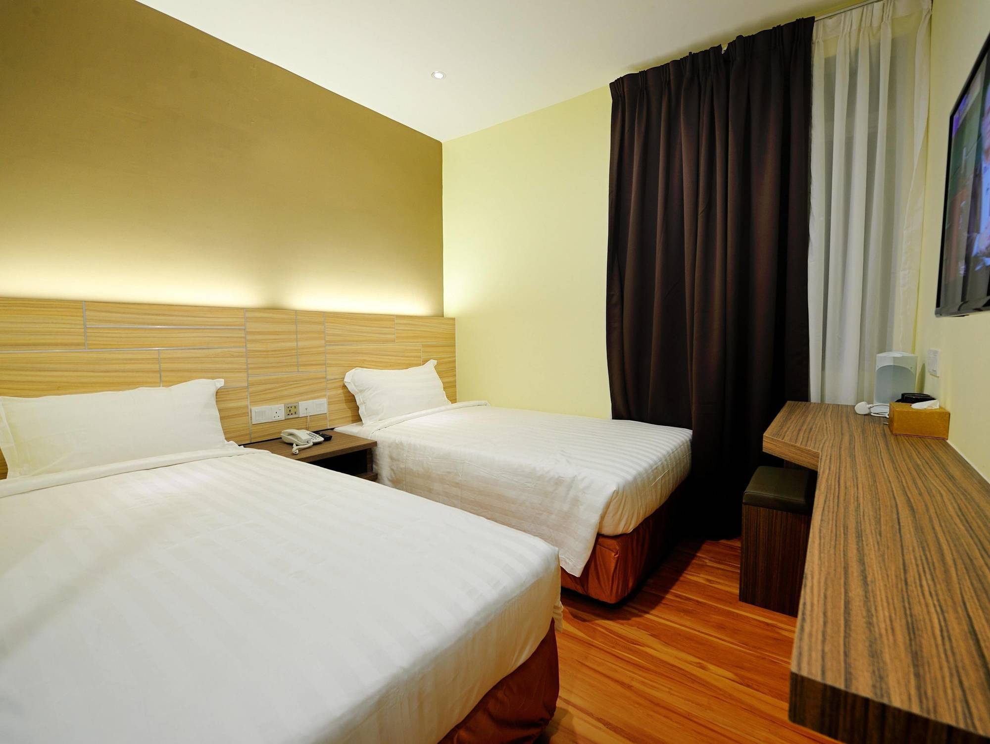 U Design Hotel Букит Мертаджам Екстериор снимка